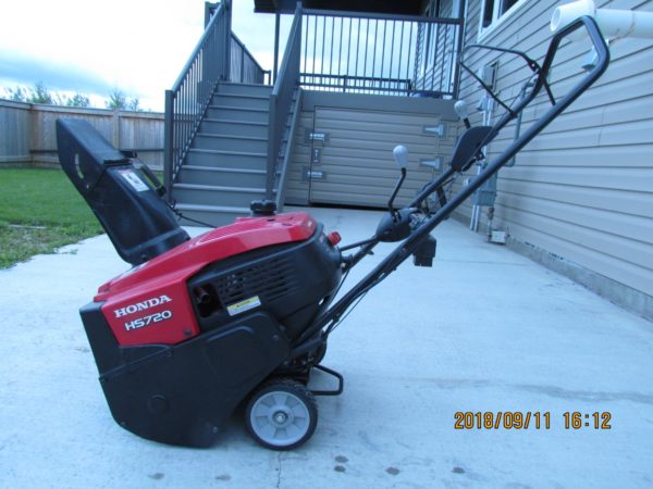 Honda HS 720 Snowblower 1