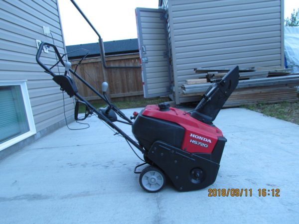 Honda HS 720 Snowblower 3