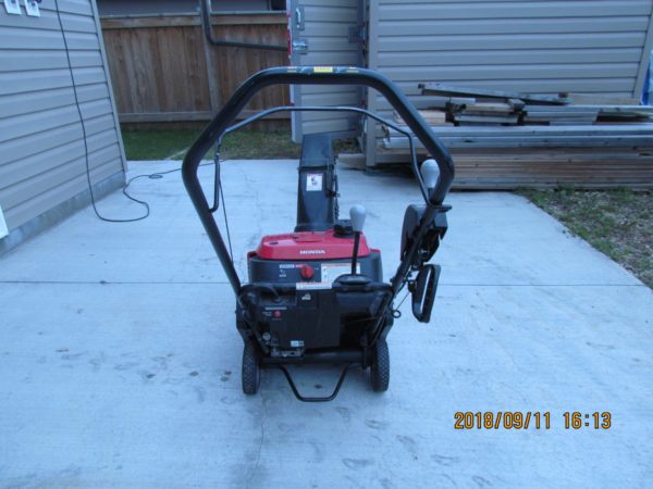 Honda HS 720 Snowblower 4