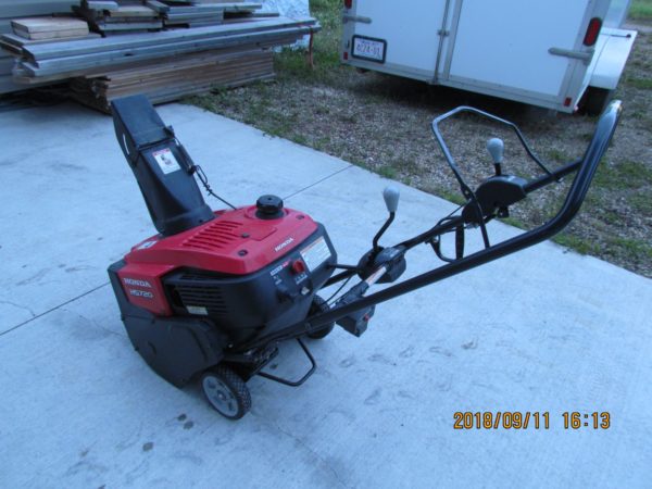 Honda HS 720 Snowblower 5